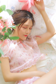 二次元女生开襟开叉裙穿搭壁纸
