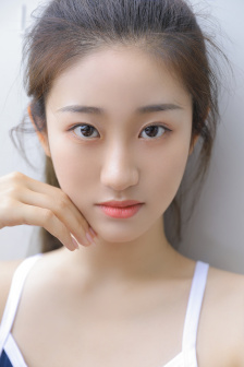 美女胸禁止18以下看