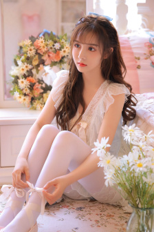 美女更衣